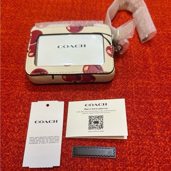 ❤️❤️❤️NEW Coach zip card case with cherry print/silvertone hardware ❤️❤️❤️ - Picture 6 of 11